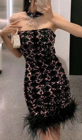 MINIKLEID MIT PAILLETTEN UND TRÄGERLOSEN ÄRMELN IN SCHWARZ